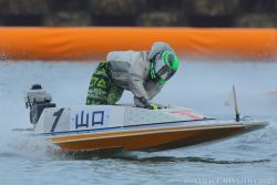 1号艇 岡山支部の 山口達也選手 ①コースから 逃げ を決めて優勝！