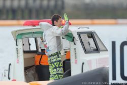 ウイニングランで、笑顔でファンに手を振る山口選手！