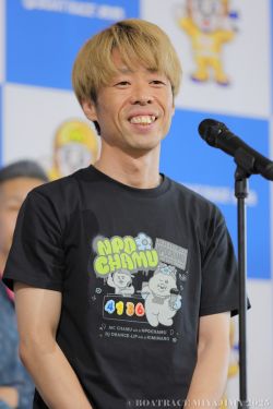 男子優勝戦出場選手公開インタビューの様子