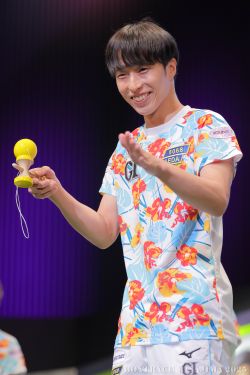 けん玉を披露する5号艇前田滉選手♪