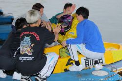 兄弟・仲間が祝福