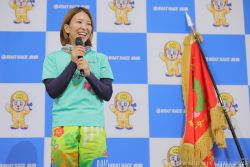 多くのファンの方々の前でおこなわれた表彰式