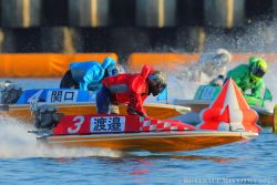 渡邉選手 優勝戦3コースから“抜き”を決めて勝利!