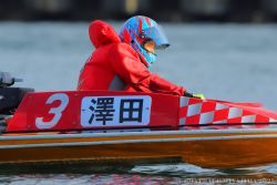 自艇でウイニングラン