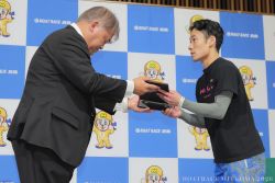 表彰式はファンの皆さまの前でおこなわれました