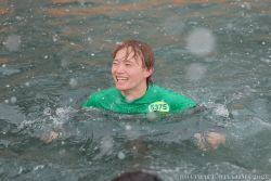 雪が降る中でおこなわれた水神祭