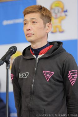 優勝戦出場選手公開インタビューの様子