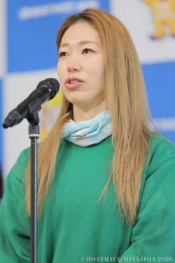 優勝戦出場選手公開インタビューの様子