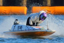 ①号艇 埼玉支部の 濱崎直矢選手 ①コースから 逃げ を決めて優勝！