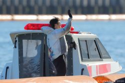 ウイニングランで、ファンに手を振る濱崎選手♪