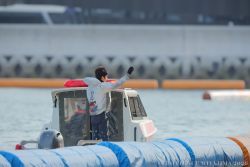 ウイニングランで、ファンに手を振る笠置選手