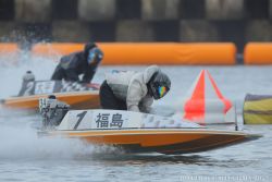 ①号艇 東京支部の 福島勇樹選手 ①コースから 逃げ を決めて優勝！