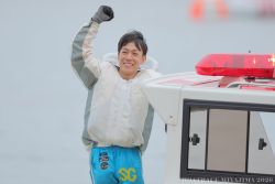 GⅠ初Vのうれしいウイニングラン