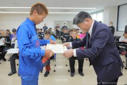 前検日／令和7年度後期人身事故未然防止選手表彰の様子(古川 誠之 選手)