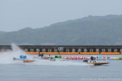 ①号艇 静岡支部の 徳増秀樹選手 ①コースから 逃げ を決めて優勝！