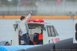 ウイニングランで、ファンに手を振る徳増選手♪