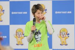 笑顔あふれる優勝インタビュー